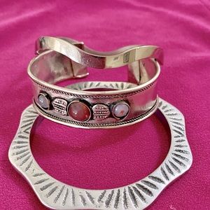 🆓 Silver-tone lot of 3 bracelets